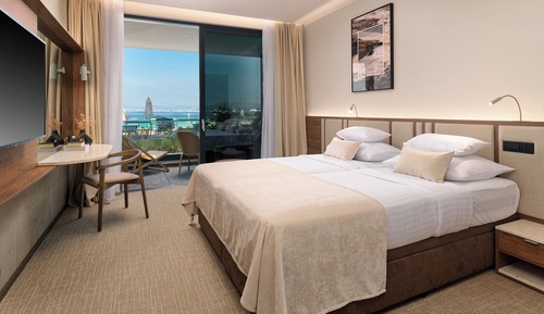 Superior double room, extra bed, sea side, terrace (Ground floor)