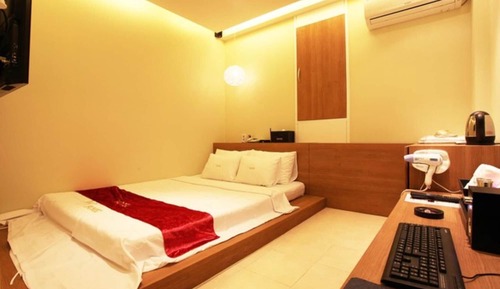 Room (Standard room (available for watching)