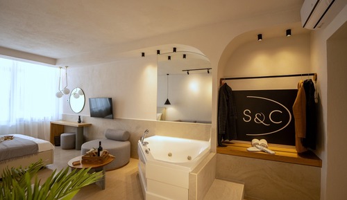 Suite estudio exclusiva, 1 cama de matrimonio, bañera de hidromasaje, entresuelo