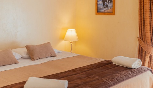 Habitación, junto a la piscina