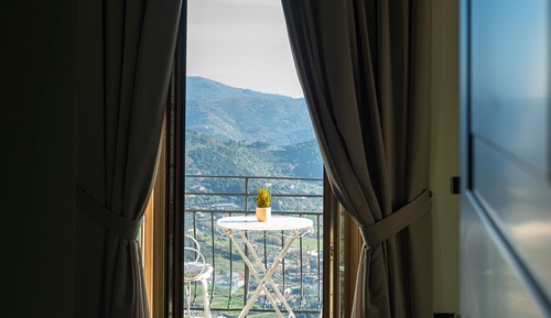 Habitación superior con 2 camas individuales, baño privado, vistas a la ciudad (PIAZZETTA)
