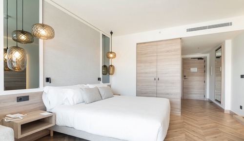 Habitación superior con 1 cama doble o 2 individuales