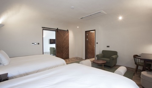 Corner Suite Premier