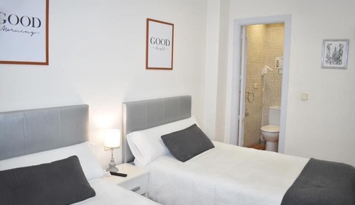 Habitación estándar con 2 camas individuales, varias camas