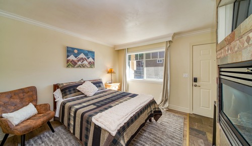 Lodge Unit #3-Studio, Kitchenette