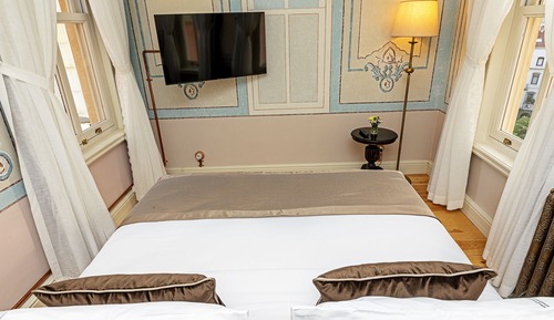 Deluxe Double Room with Bathtub