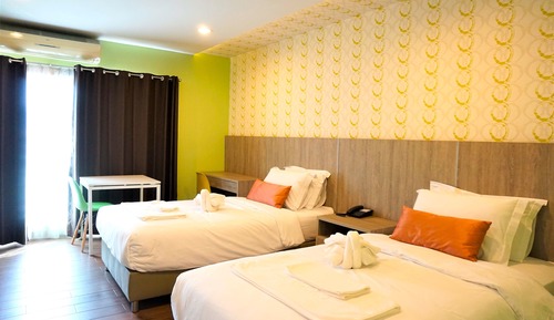 Habitación con 1 cama doble o 2 individuales, no fumadores, habitaciones comunicadas