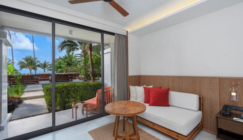 Deluxe Pool Access Seaview