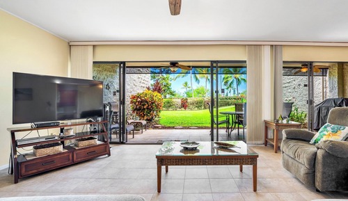 Apartamento, varias camas, patio, vistas al jardín (Keauhou Punahele #E105)