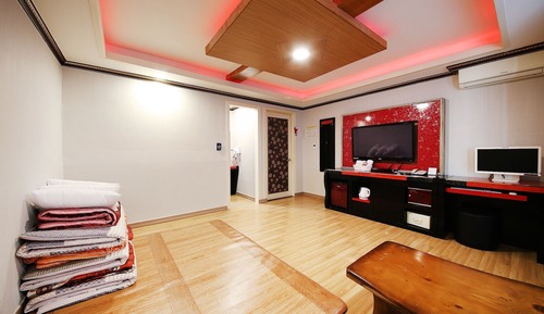 Room (Ondol (Netflix viewing air purifier))