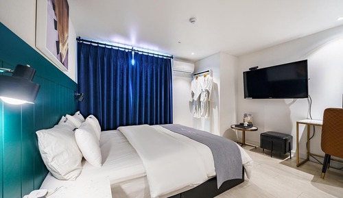 Room (Suite massage (highest quality mattre)