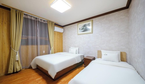 Room (Twin - Double + Single / Air Purifier)