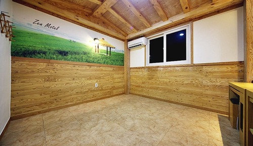 Room (Ondol Room)
