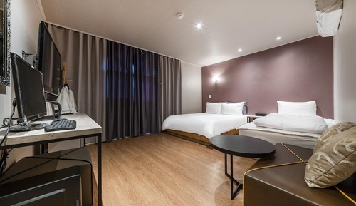 Room (Special (Twin Room Netflix Available))