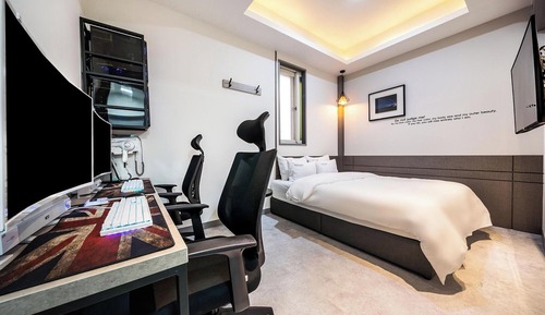 Room (Gaming 2PC (high-spec gaming 2PC 32" )