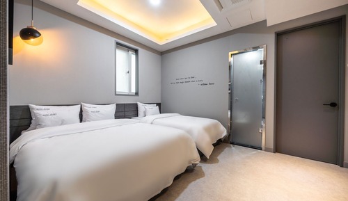 Room (Family suite / non-smoking room (2 hi)