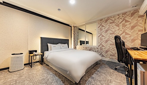 Room (Building B - Standard (PC OTT))