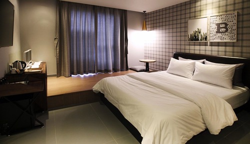 Room (Newly remodeled open - Deluxe Double )