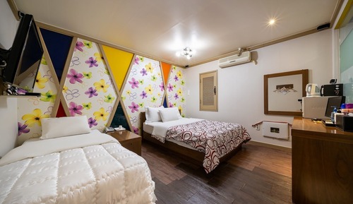 Room (Twin)