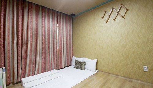Room (Ondol Room)