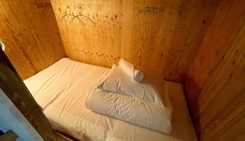 Dormitorio compartido básico, solo para hombres, no fumadores (Dormitory, Shower Only)
