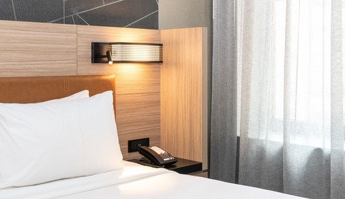 Suite estándar, 1 cama de matrimonio grande (Mobility Accessible, Roll-In Shower)