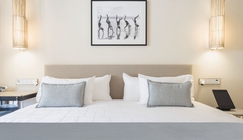 Habitación Signature doble, balcón, vistas parciales al mar