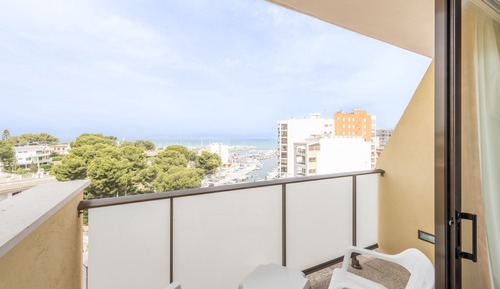 Habitación estándar con 2 camas individuales, balcón