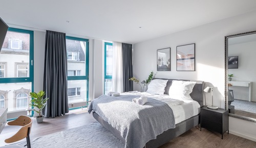 Business Suite L with street view