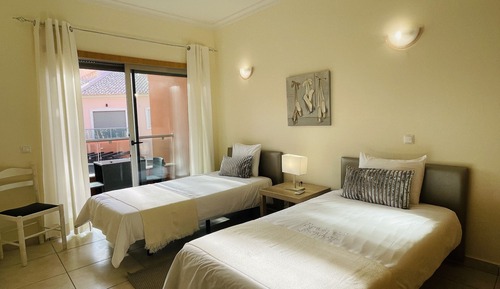 House, 3 Bedrooms, Pool Access, Pool View