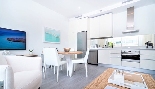 Apartamento de lujo, 1 cama de matrimonio grande con sofá cama, balcón