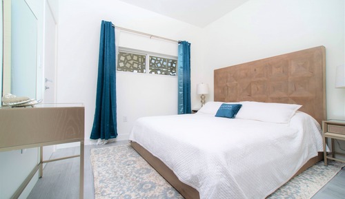Apartamento de lujo, 1 cama de matrimonio grande con sofá cama, balcón, vistas al patio