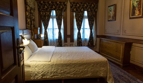 Antique Suite