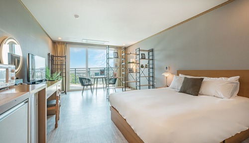 Deluxe Double Room (Dining)