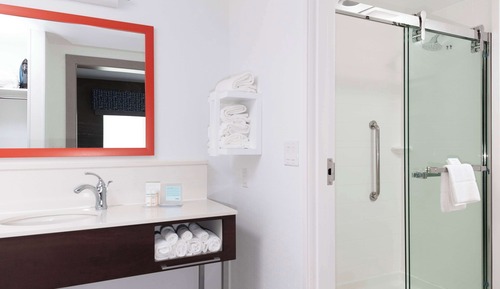 Habitación, 2 camas de matrimonio, accesible para personas con discapacidad (Hearing)
