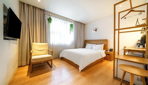 Room (Main Building) Deluxe Double (2 peopl)