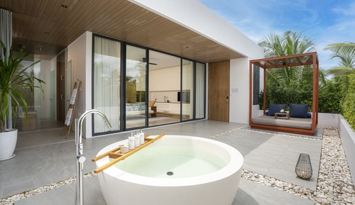 One-Bedroom Suite with Outdoor Bathtub