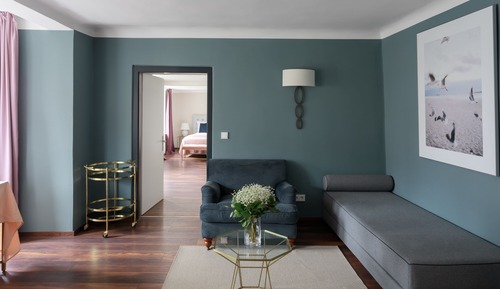 Large 1 Bedroom Apartment with Sofa Bed