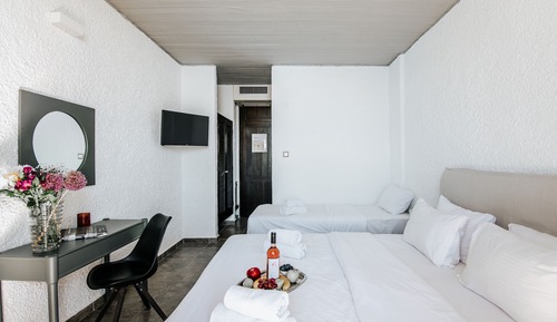 Partial Sea View Triple Room
