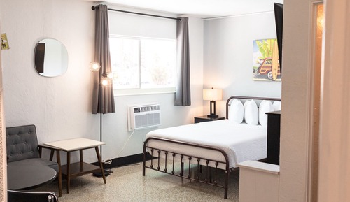 Suite estudio Deluxe, 1 cama de matrimonio, cocina básica, vistas a la piscina