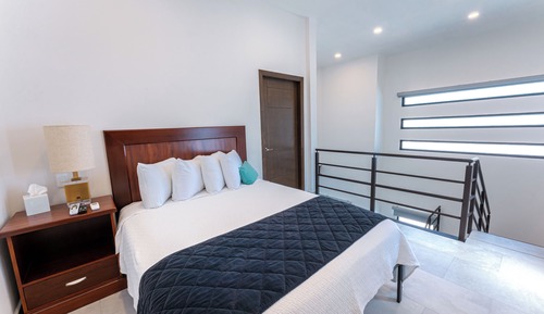 Estudio superior, 1 cama de matrimonio con sofá cama, no fumadores, en esquina