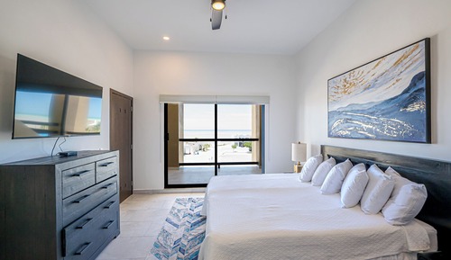 Apartamento familiar, 3 habitaciones, balcón, vistas al mar