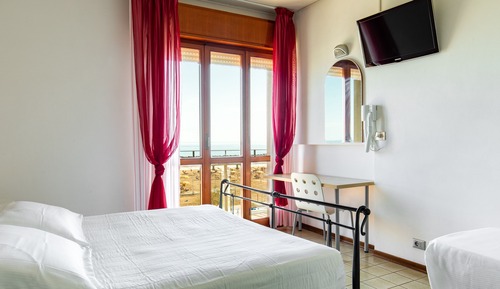 Habitación cuádruple económica, vistas al mar, en edificio anexo