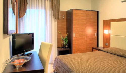 Habitación doble de uso individual, en edificio anexo