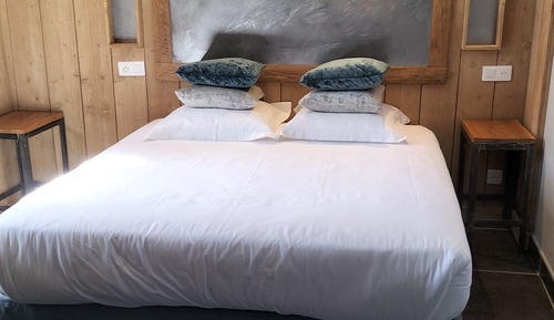Habitación Confort doble, 1 cama de matrimonio, vistas al jardín
