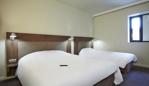 Next Generation, Habitación, varias camas