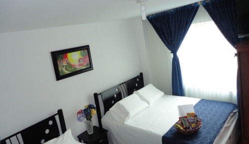 Habitación básica con 2 camas individuales