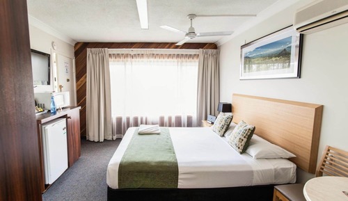 Queen Mountain View with Sofa Bed