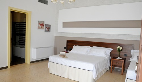 Habitación superior con 1 cama doble o 2 individuales
