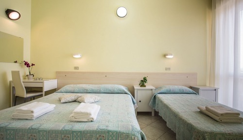 Habitación triple, balcón